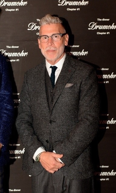 384x639xf47454d1d3644127f4207018