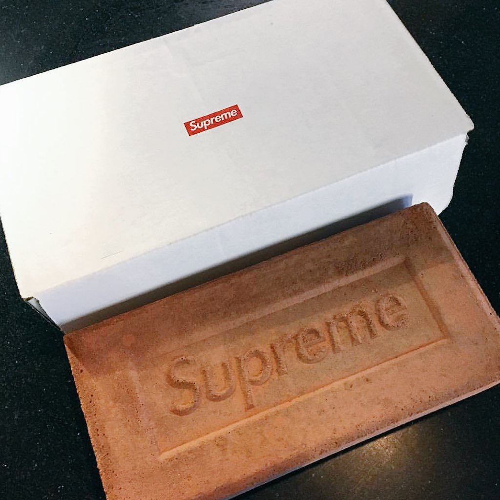 Supreme Online Storeで10/1（土）に発売予定のアイテム画像【智
