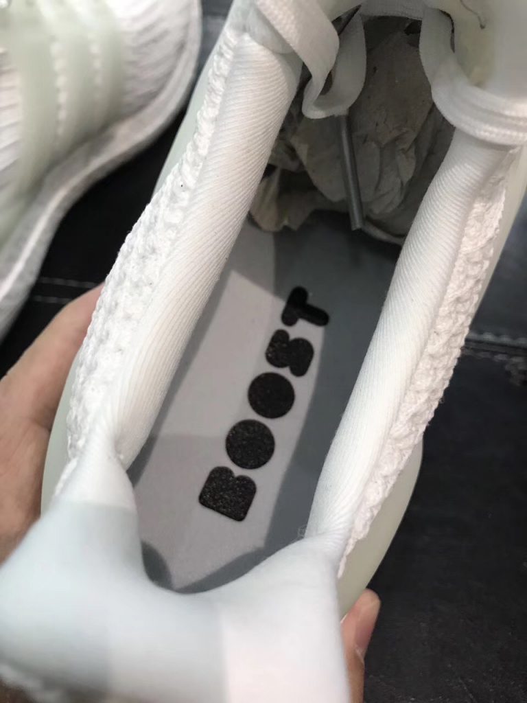 adidas-ultra-boost-4-0-glow-in-the-dark-leak