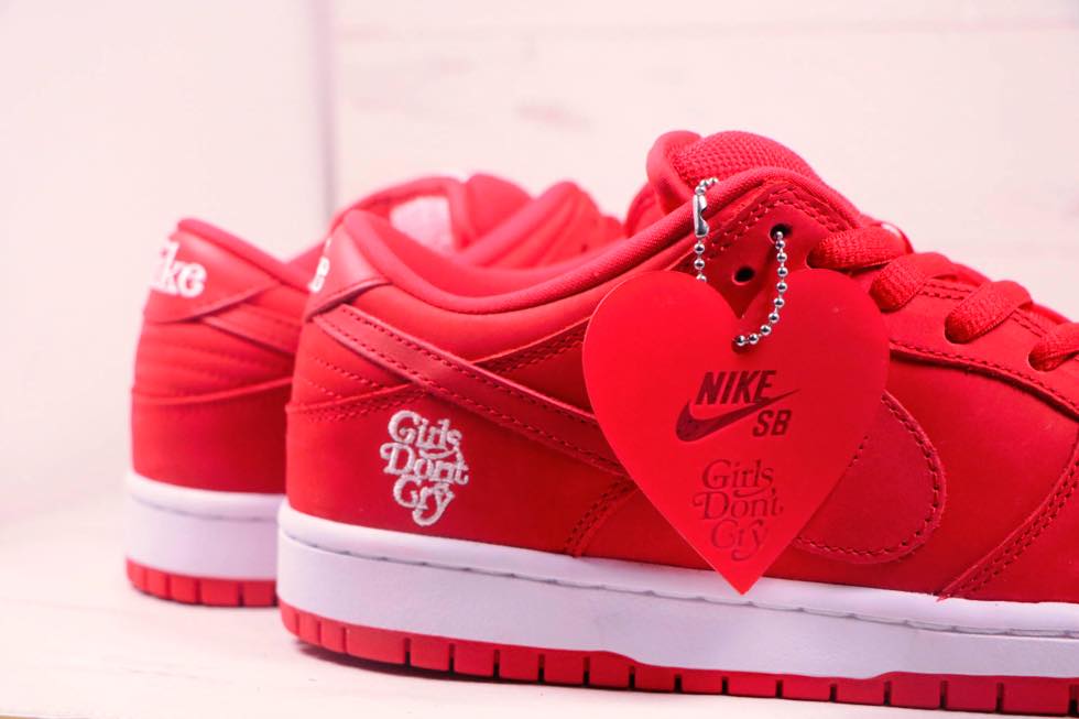 GIRLS DON'T CRY × NIKE SB DUNK LOW、コラボウェアが2/9に国内発売 
