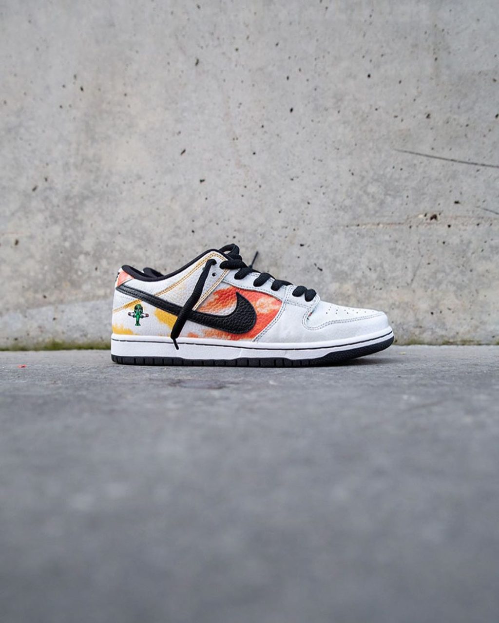 nike-sb-dunk-low-raygun-tie-dye-release-20191227