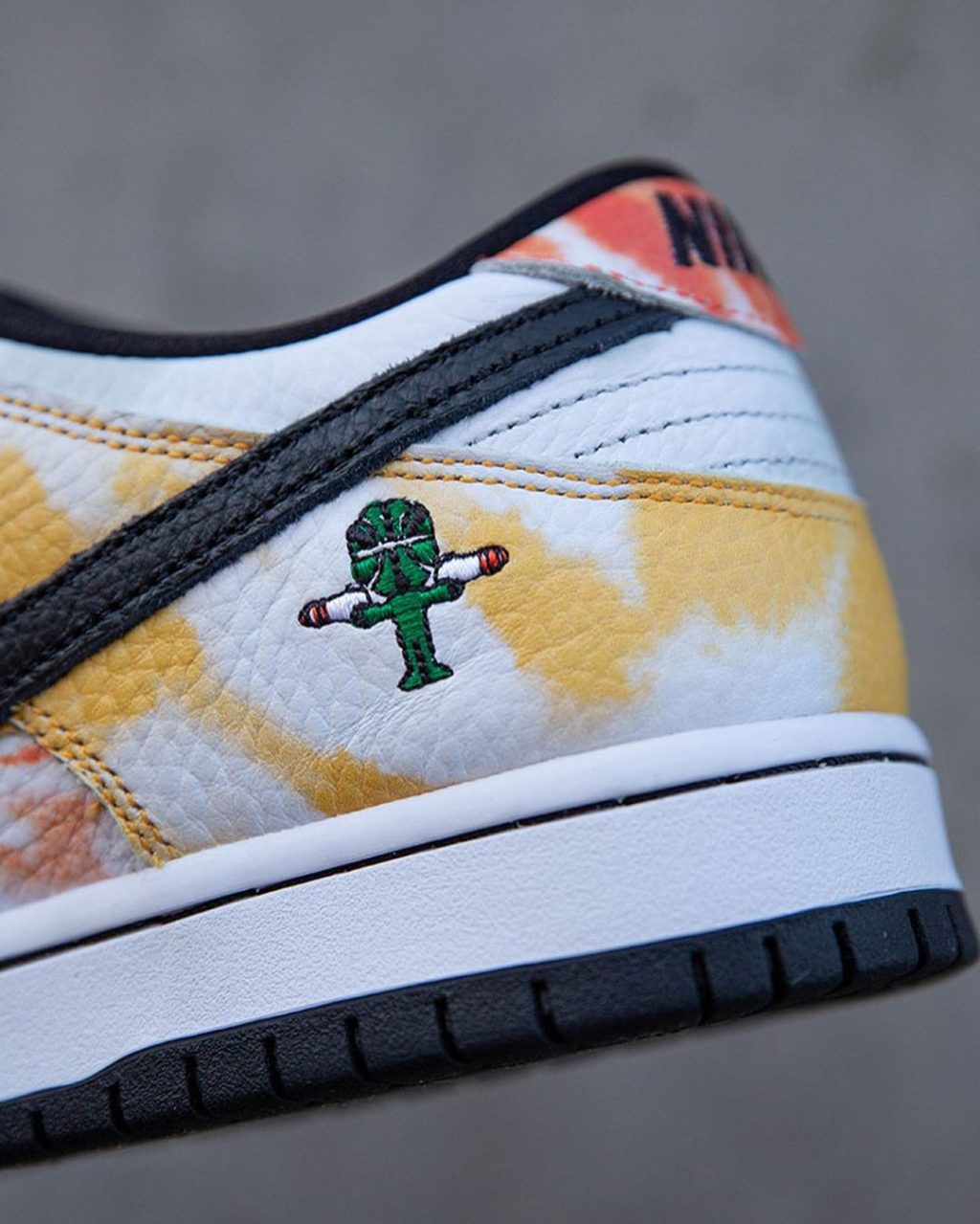 nike-sb-dunk-low-raygun-tie-dye-release-20191227