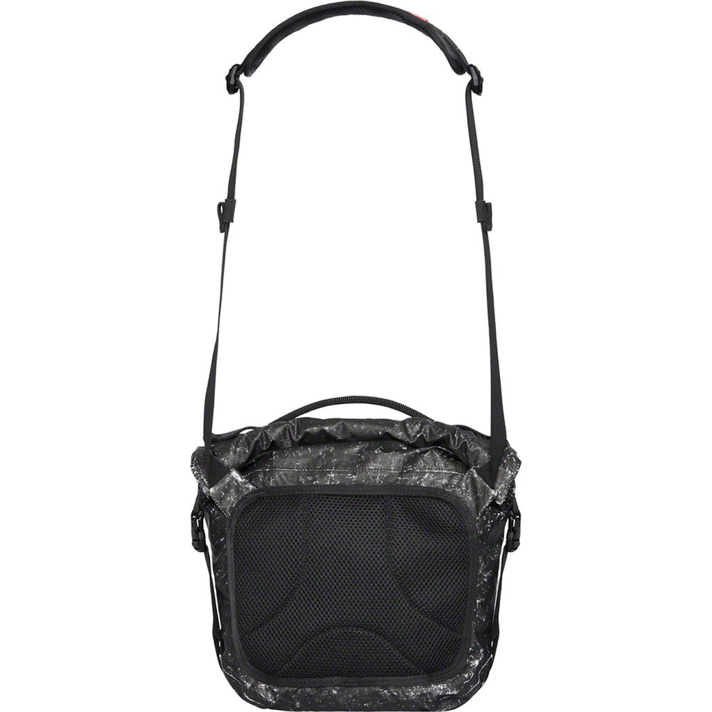 supreme-20aw-20fw-waterproof-reflective-speckled-shoulder-bag