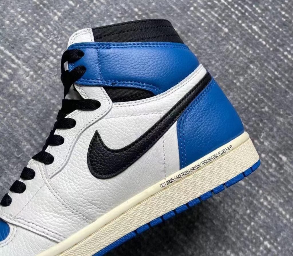 TRAVIS SCOTT × FRAGMENT DESIGN × NIKE AIR JORDAN 1 HIGH OG SPが7 