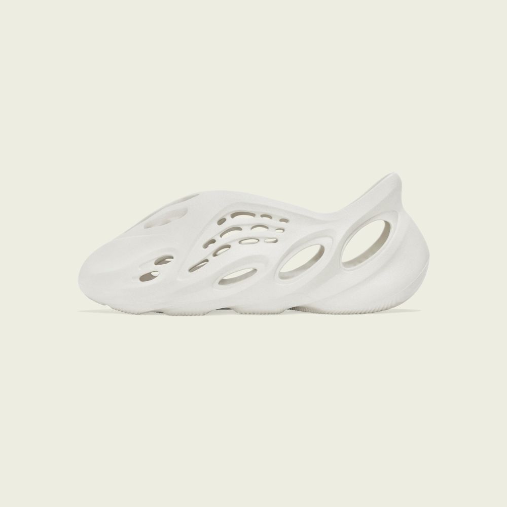 adidas-yeezy-foam-runner-sand-mix-moon-gray-fy4567-gv7904-release-20210326