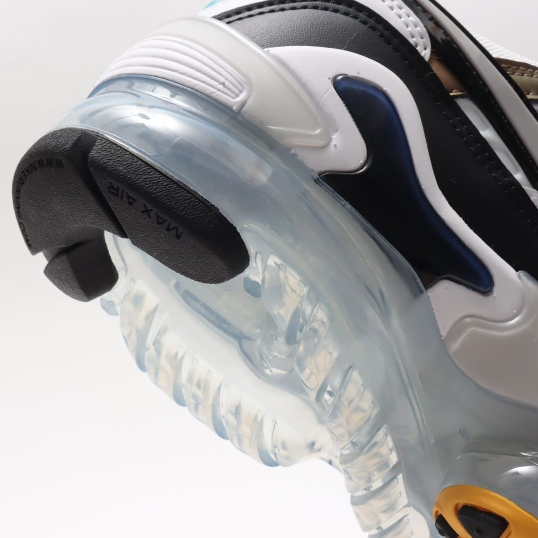 nike-air-vapormax-evo-evolution-of-icons-ct2868-001-release-20210326