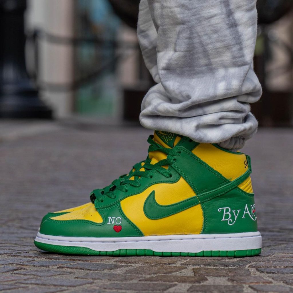 supreme-nike-sb-dunk-high-by-any-means-dn3741-700-release-21aw-21fw