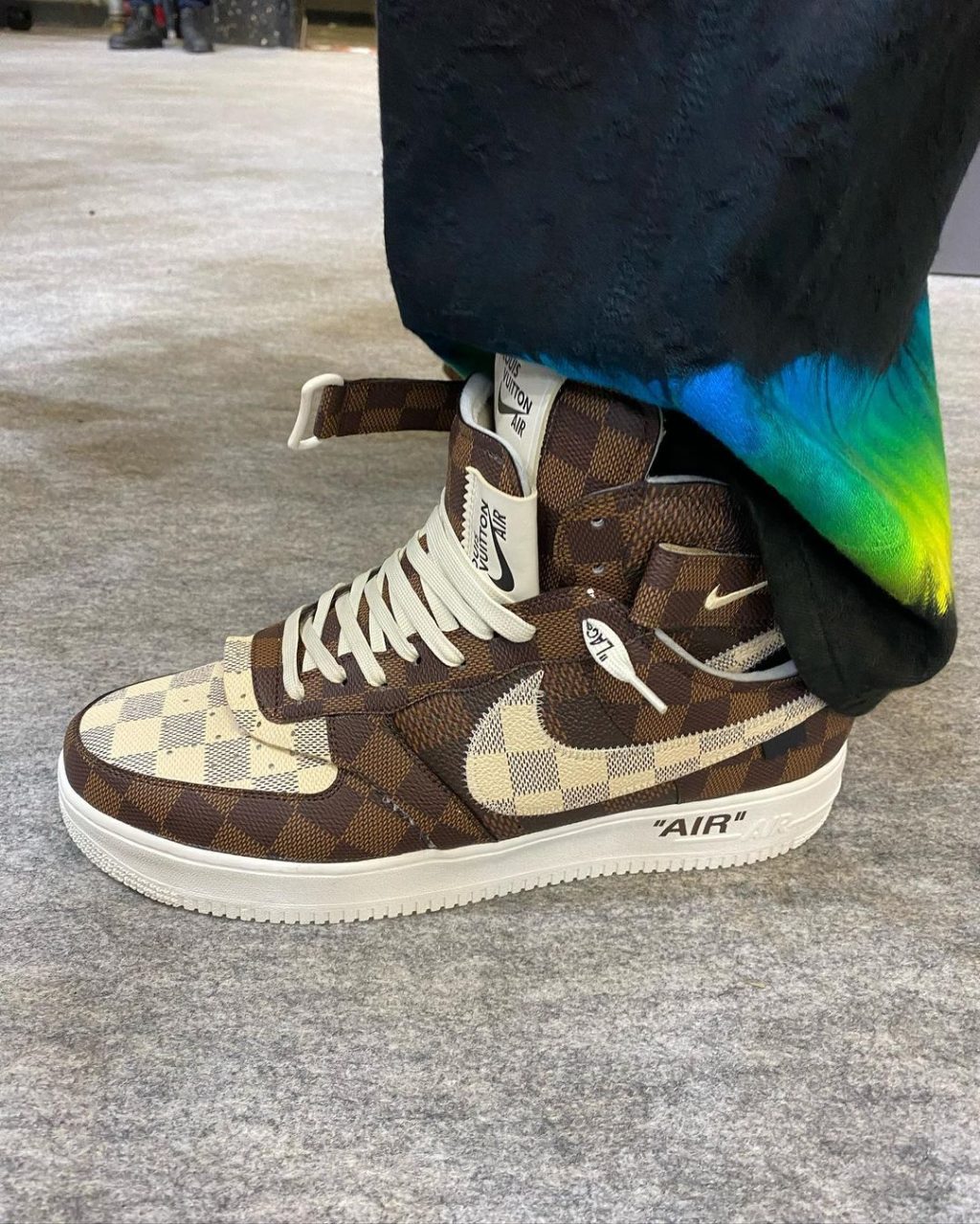 LOUIS VUITTON × NIKE AIR FORCE 1 LOW  MID 9モデルが7/19に国内発売予定 | God Meets  Fashion