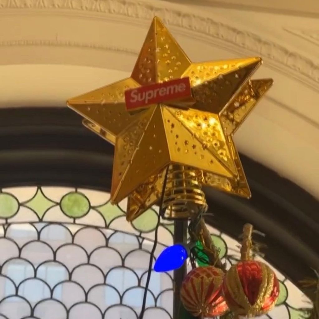 supreme-21aw-21fw-christmas-accessory