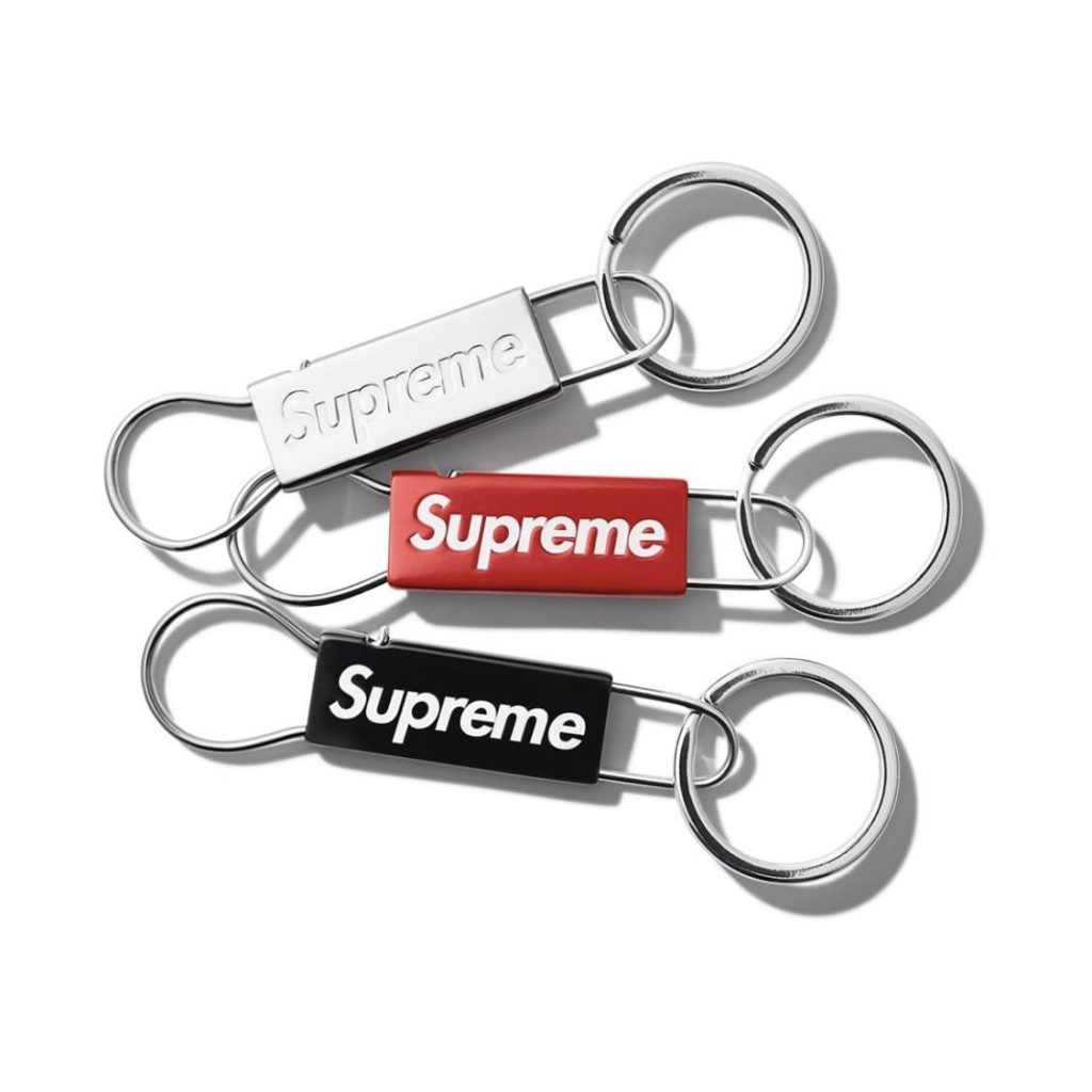 supreme-22ss-clip-keychain