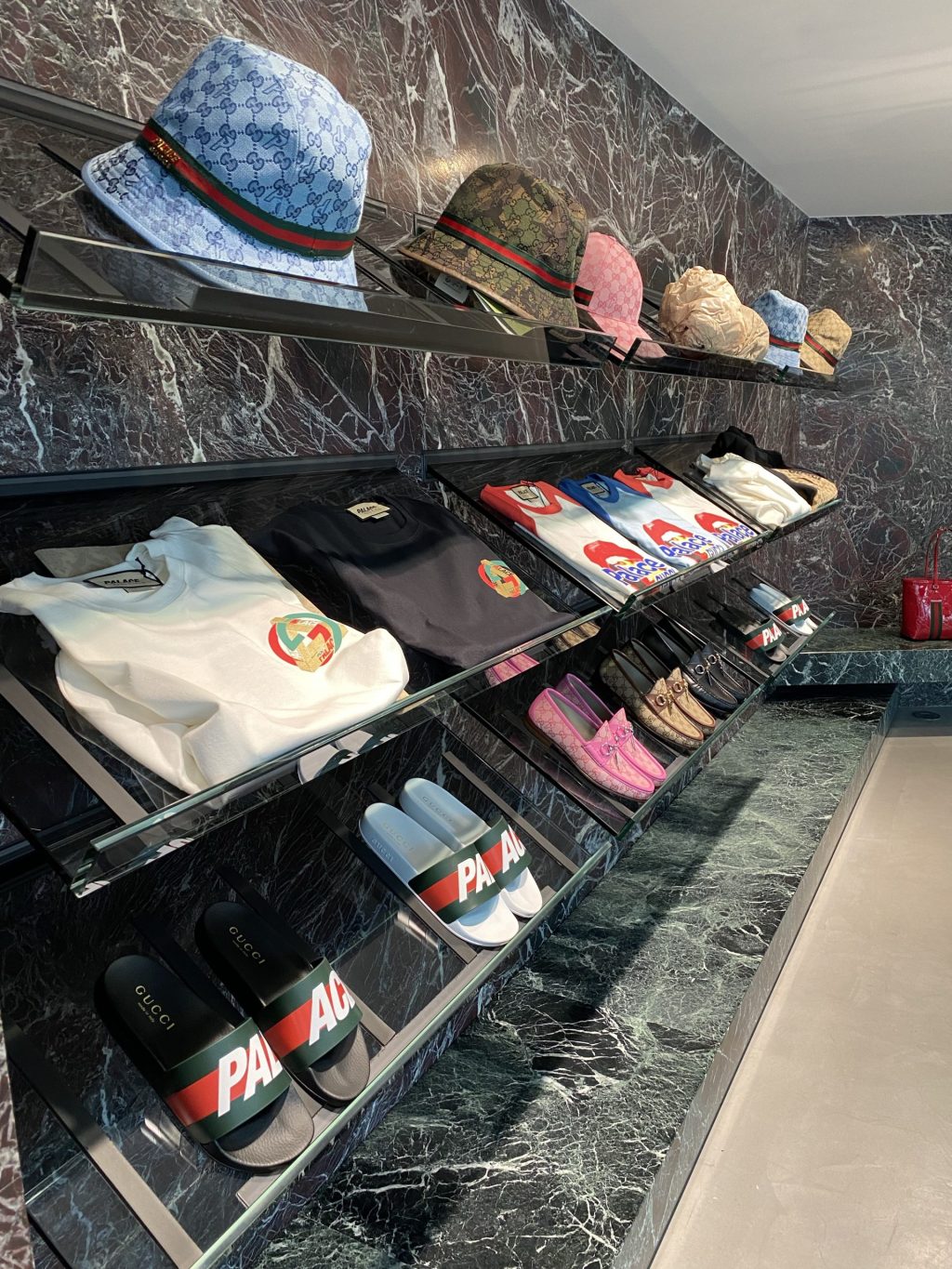 palace-gucci-collaboration-release-20221021-palace-tokyo-pop-up-shop