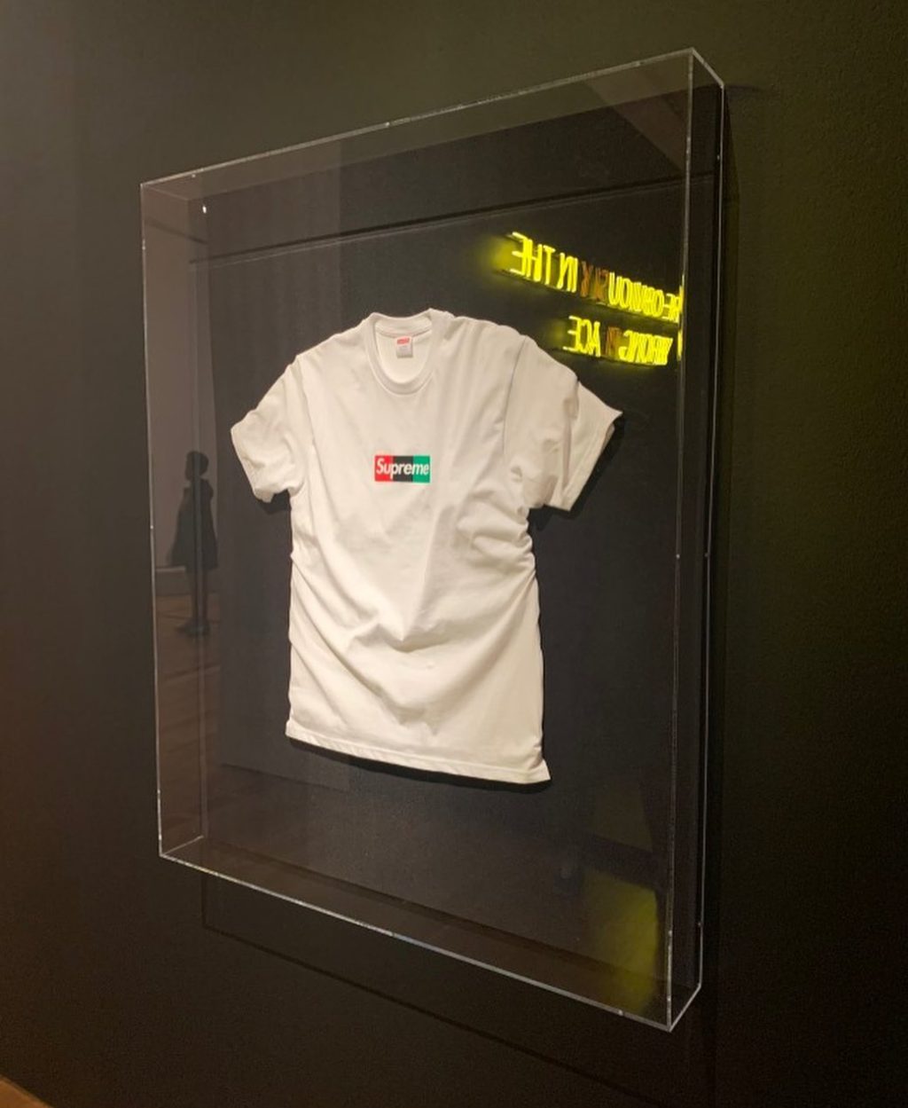 supreme-chicago-store-open-22aw-22fw-2023-box-logo-tee