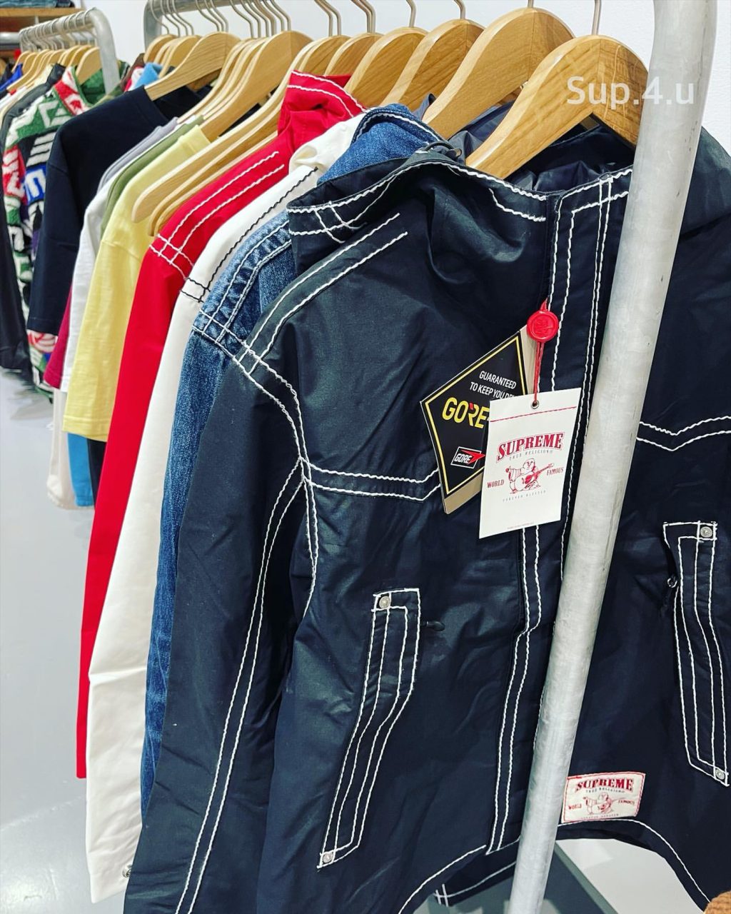 supreme-online-store-20221203-week14-22aw-22fw-release-items-look