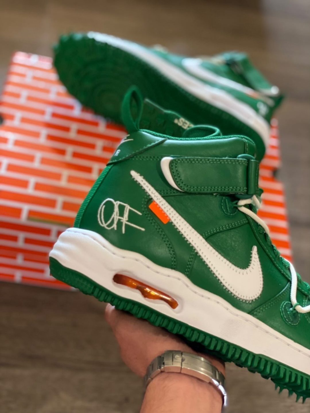 off-white-nike-air-force-1-mid-pine-green-dr0500-300-release-20230428